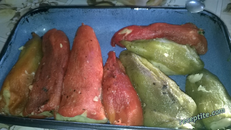 Снимки към Печени чушки пълнени с картофено пюре