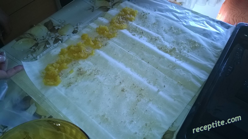 Снимки към Тиквеник с готови кори