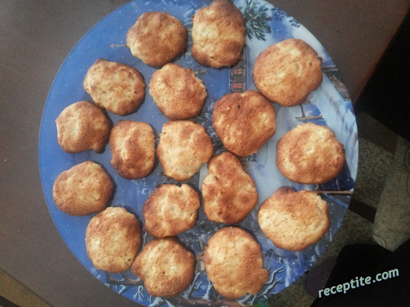 Снимки към Ябълкови бисквити с мед