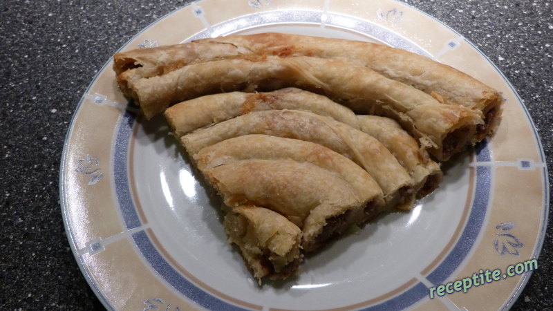 Снимки към Босненска баница с кайма (Bosanski burek sa mesom)