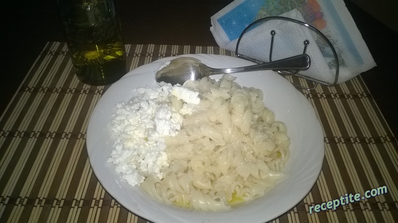 Снимки към Макарони със сирене и захар *Закуска*