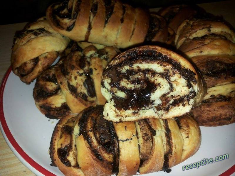 Снимки към Кифлички с шоколад и какао