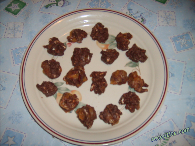 Снимки към Шоколадови купчинки с бадеми
