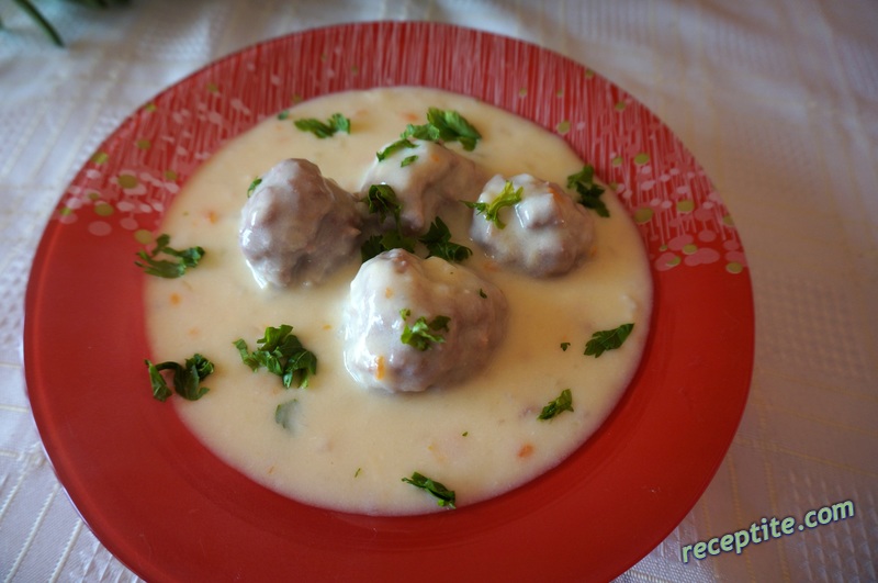 Снимки към Кюфтета в бял сос