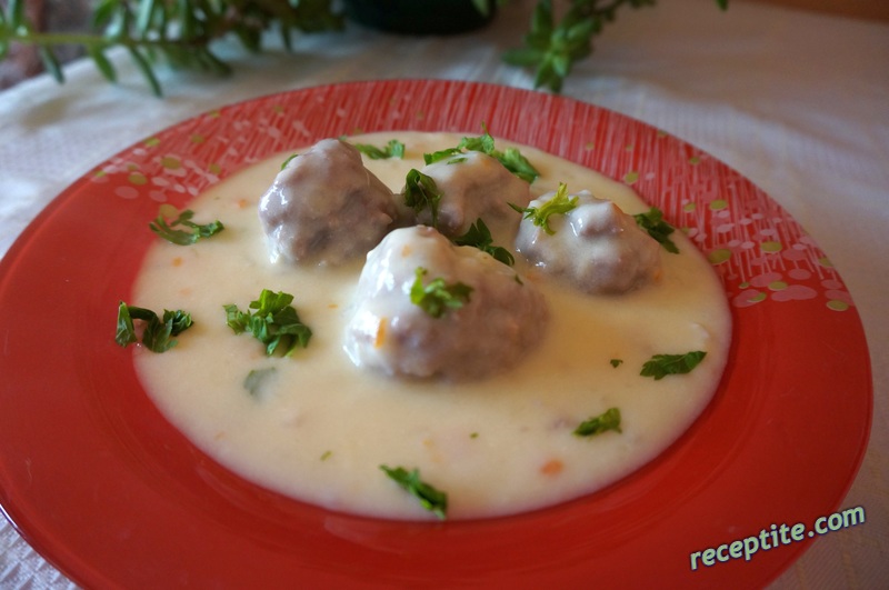 Снимки към Кюфтета в бял сос