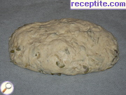 снимка 1 към рецепта Лучен хляб с маслини