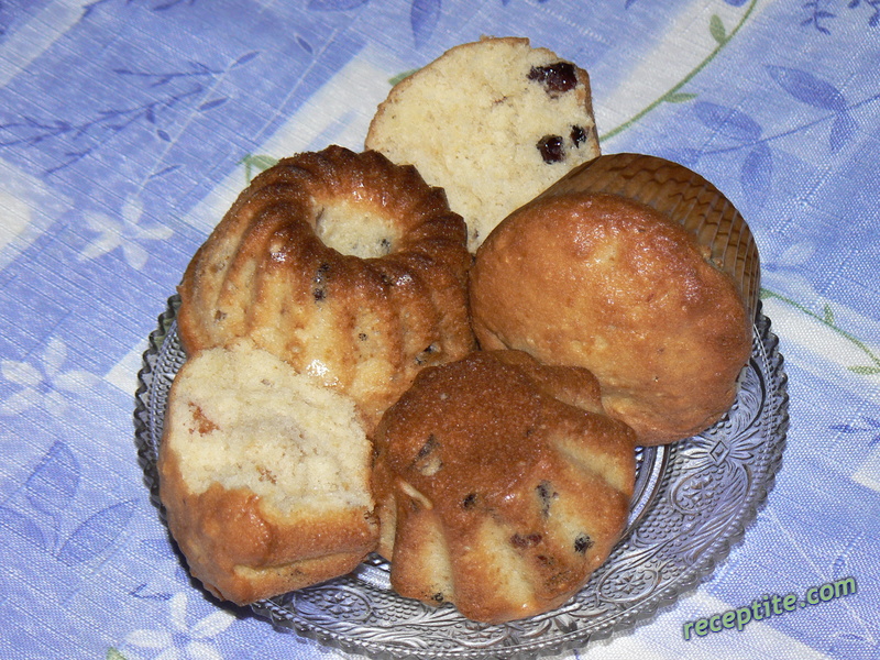 Снимки към Бадемови кексчета със сушени плодове