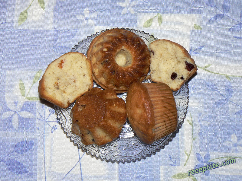 Снимки към Бадемови кексчета със сушени плодове