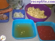 снимка 1 към рецепта Гювечета с кренвирши и картофи