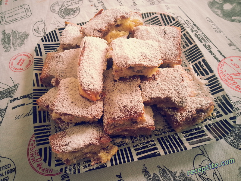 Снимки към Кекс с орехи и стафиди