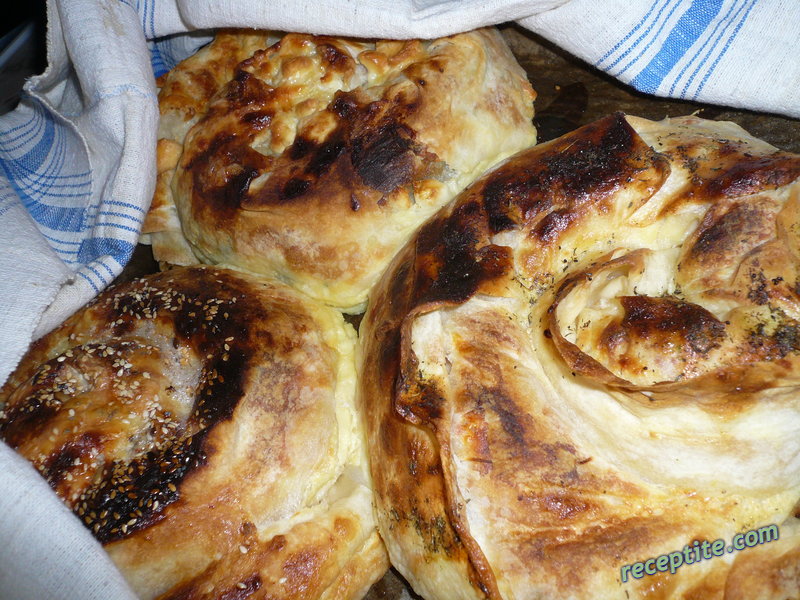 Снимки към Баница с кори печени на сач