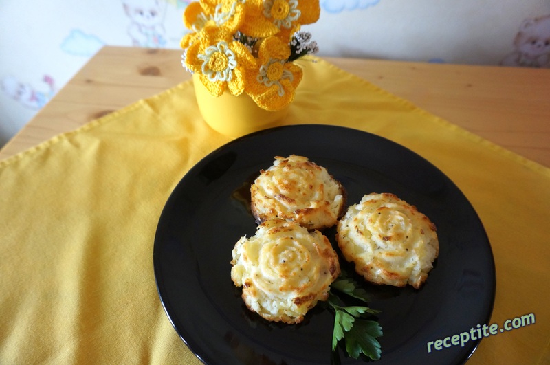 Снимки към Ароматни картофени кюфтета на фурна
