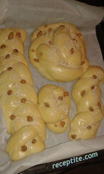 Снимки към Козунак на конци