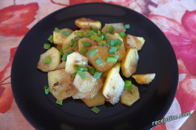Снимки към Картофи със соев сос и зелен лук