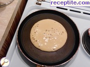 снимка 2 към рецепта Пухкава медена палачинка