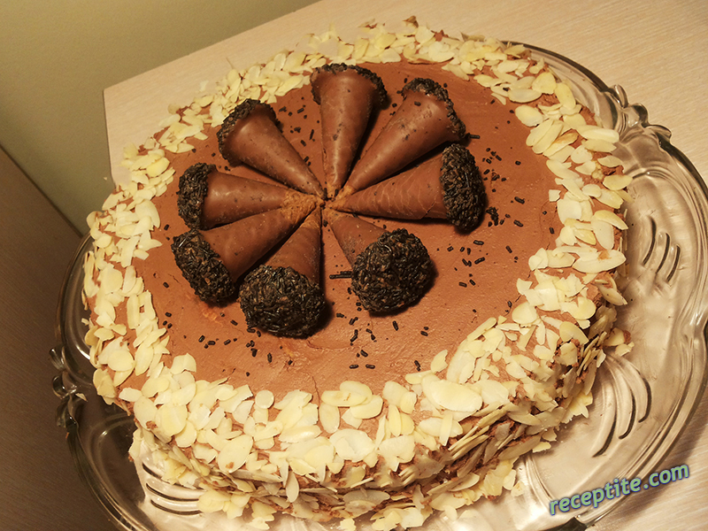 Снимки към Шоколадово-сметанова торта