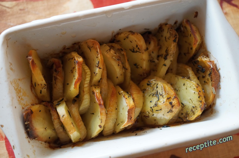 Снимки към Печени картофи с лук