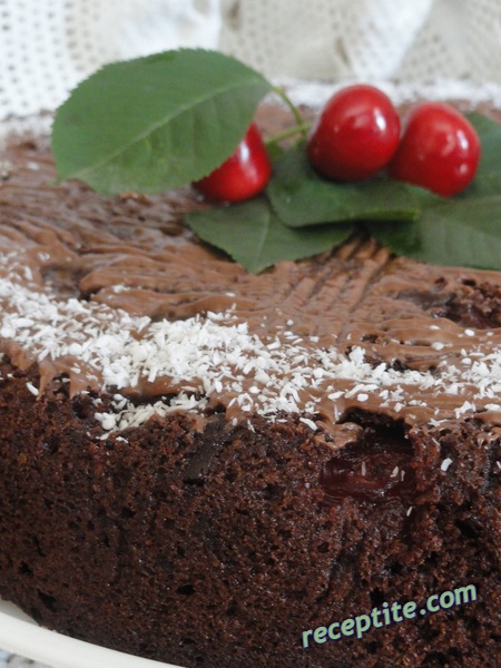 Снимки към Сочен шоколадов сладкиш с череши