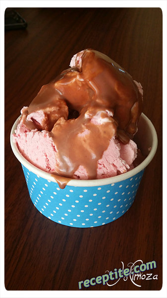 Снимки към Домашен ягодов сладолед
