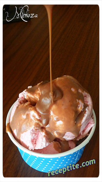 Снимки към Домашен ягодов сладолед