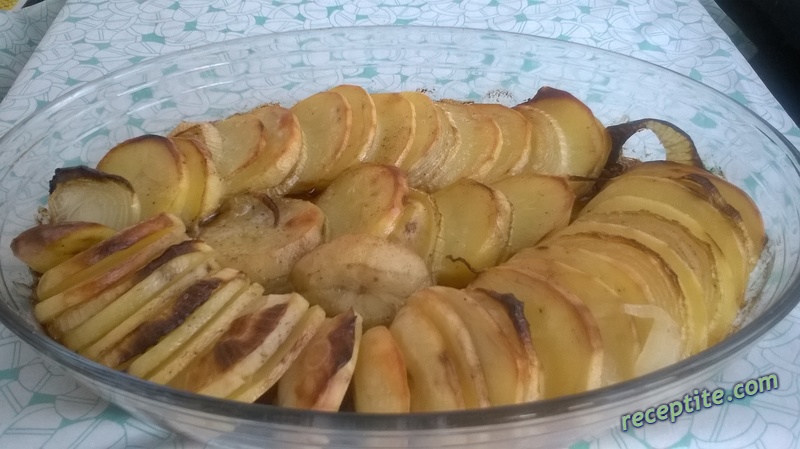 Снимки към Печени картофи с лук