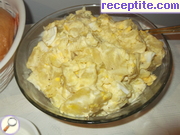 снимка 2 към рецепта Салата с яйца и картофи - бъркана