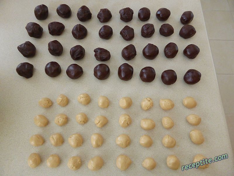 Снимки към Шоколадови сладки с фъстъчено масло