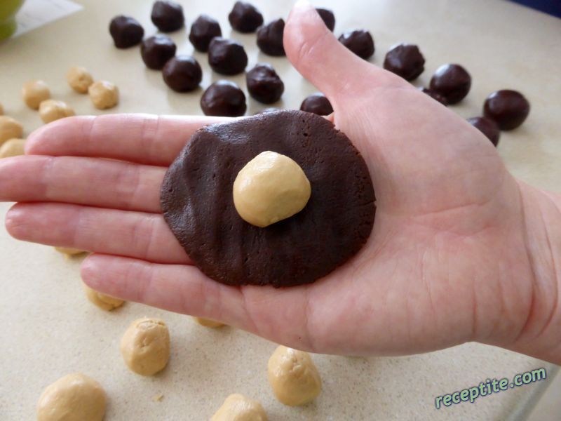 Снимки към Шоколадови сладки с фъстъчено масло