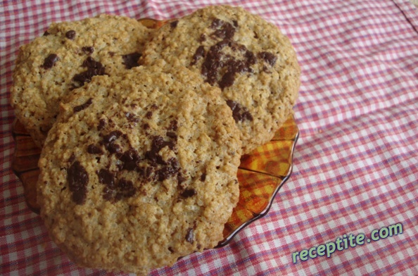 Снимки към Хрупкави овесени бисквити с шоколад
