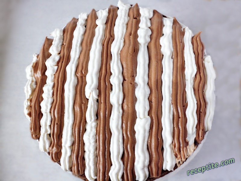 Снимки към Торта Двуцветни сметанови вълни