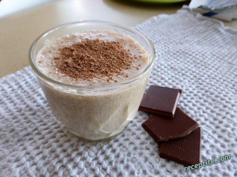 Снимки към Кисело мляко с шоколад и сметана