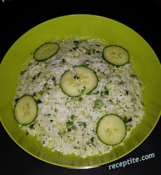 Снимки към Оризова салата с краставица