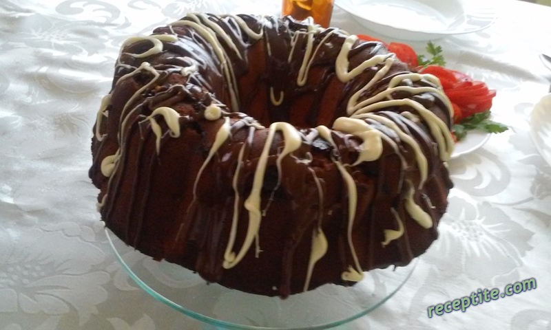 Снимки към Какаов кекс със сладко