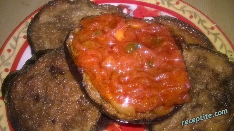 Снимки към Патладжан с доматен сос