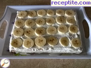 снимка 1 към рецепта Бисквитена торта със заквасена сметана и банани