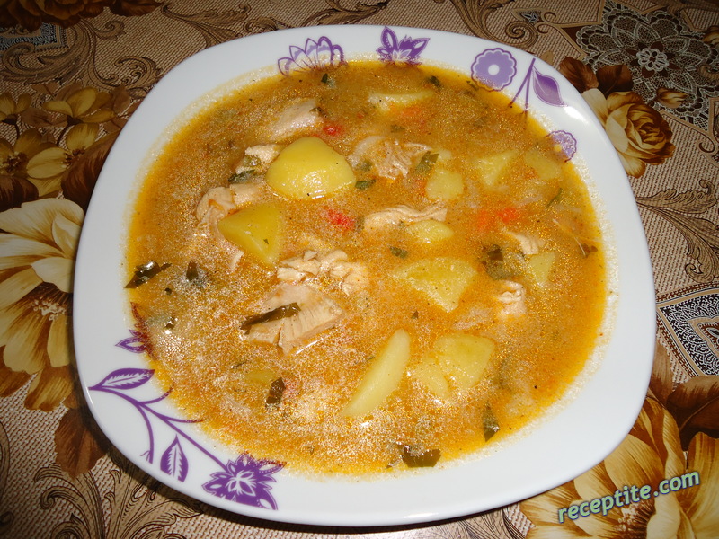 Снимки към Пилешка яхния с картофи