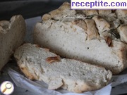снимка 4 към рецепта Домашно чесново хлебче с розмарин и зехтин