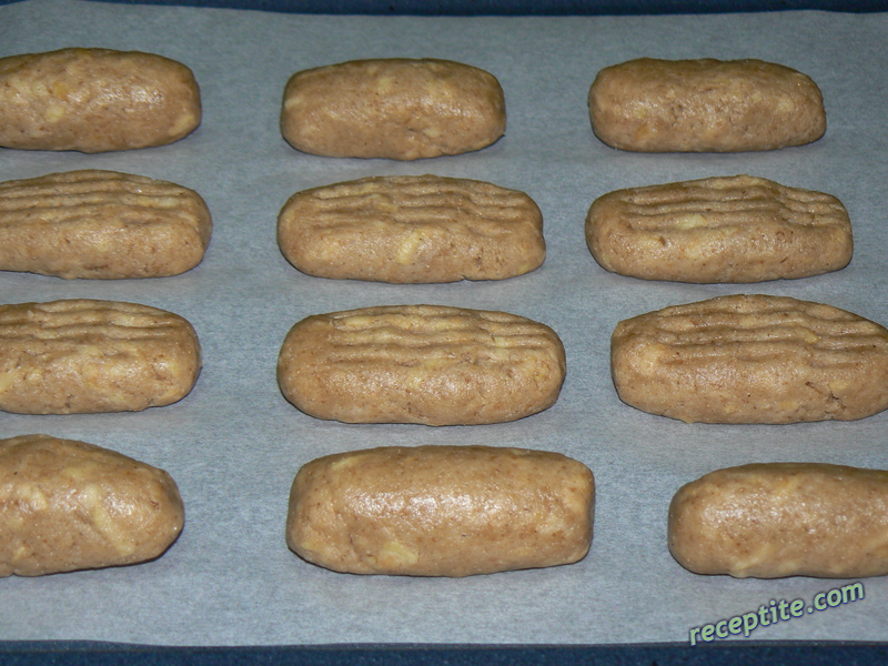 Снимки към Ябълкови бисквити с грис