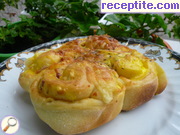 снимка 14 към рецепта Питка *Охлювчета* със сирене и яйца