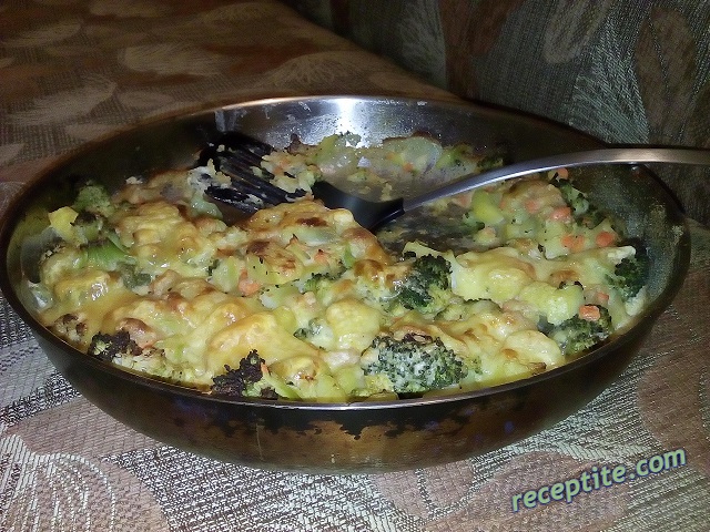 Снимки към Броколи (карфиол) с картофи на фурна