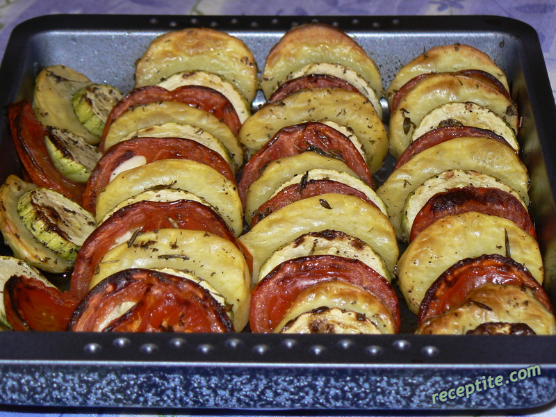Снимки към Тиквички, картофи и домати на фурна