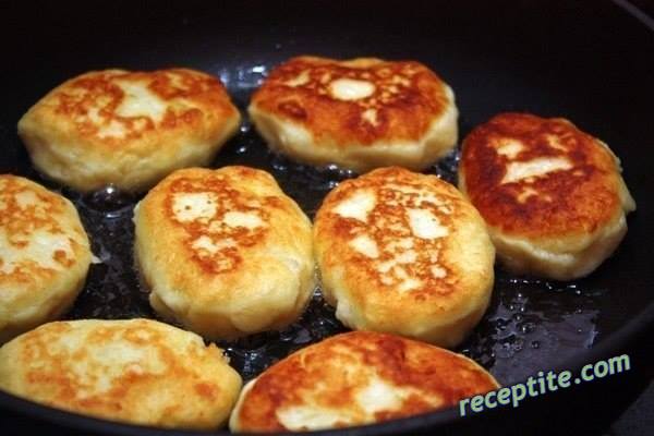 Снимки към Картофени кюфтенца с лук и сирене