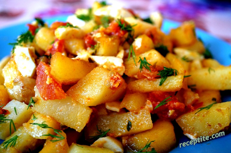 Снимки към Пържени картофи с яйца и домат