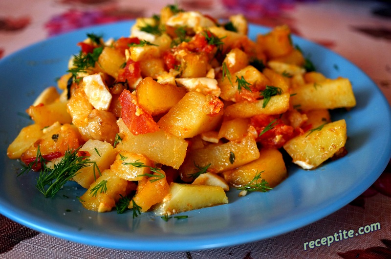 Снимки към Пържени картофи с яйца и домат