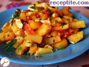 снимка 2 към рецепта Пържени картофи с яйца и домат