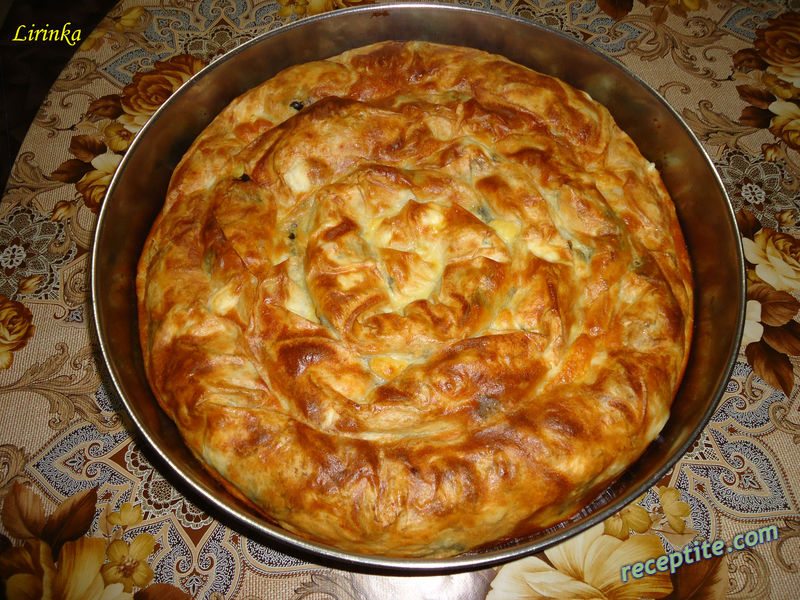 Снимки към Баницата на баба със сирене и спанак