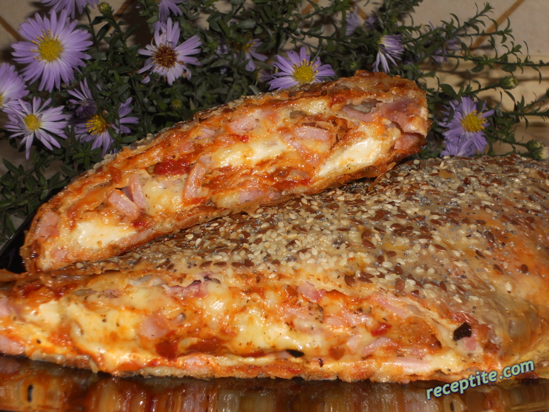 Снимки към Руло-пица с готови кори