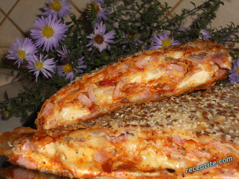 Снимки към Руло-пица с готови кори