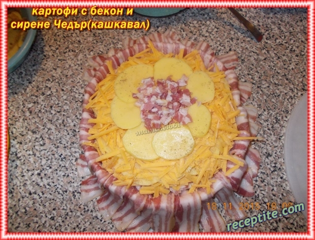 Снимки към Картофи с бекон и сирене Чедър (кашкавал)