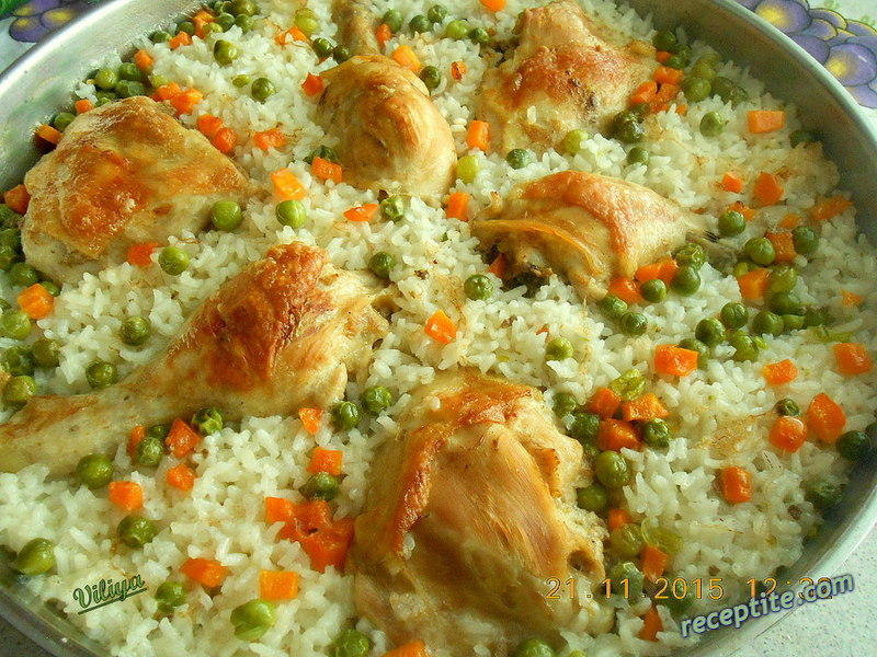 Снимки към Пилешко месо на фурна с ориз и грах